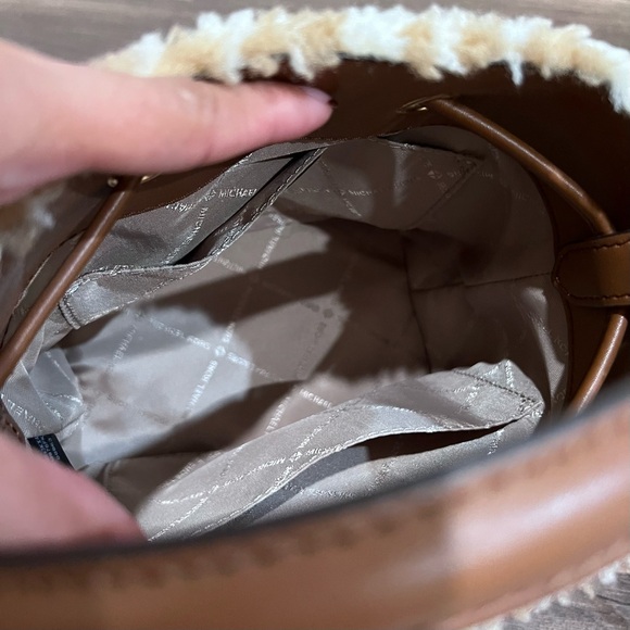 Michael Kors Suri Small Faux Fur Sherpa Tan Shearling Bucket Crossbody Bag - Picture 9 of 13